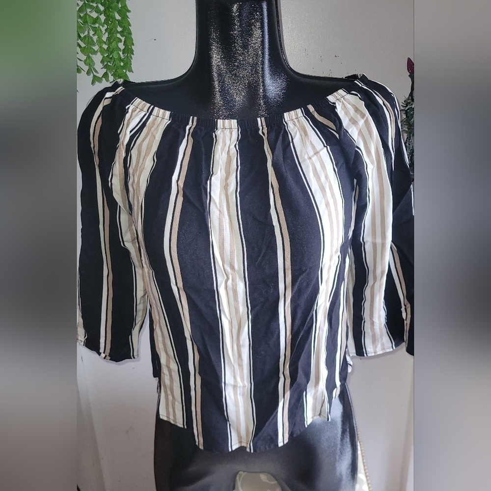 Trovare Striped Top with Cropped Sleeves Size S
